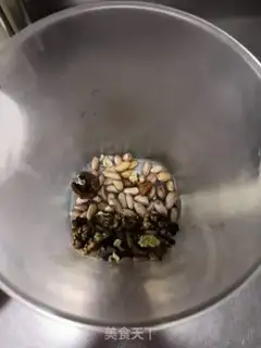 Make walnut peanuts step 1
