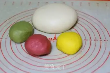 Make Rose buns step 0