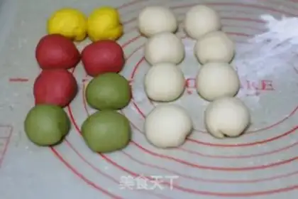 Make Rose buns step 1