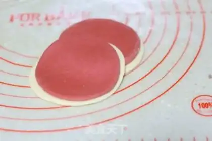 Make Rose buns step 2