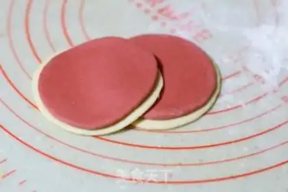 Make Rose buns step 3