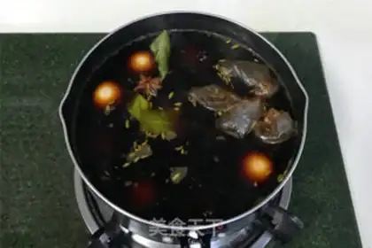 Make Red sugar tea eggs step 6