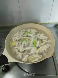 Make A chicken salad with chrysanthemum tomatoes step 2
