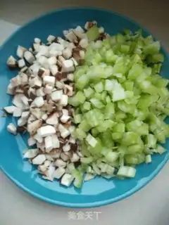 Make Fry mushroom celery shrimp step 2