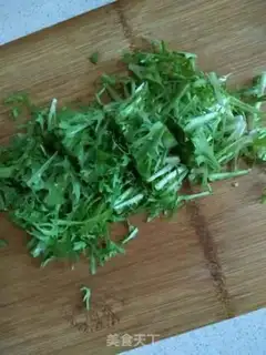 Make A chicken salad with chrysanthemum tomatoes step 4