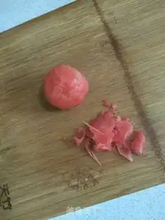 Make A chicken salad with chrysanthemum tomatoes step 5