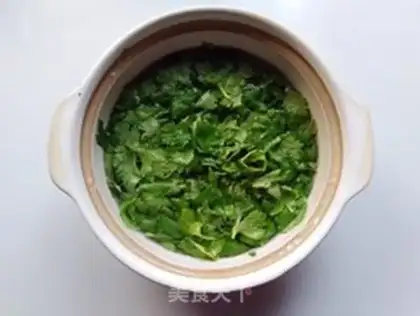 Make Celery-leafed eggs step 1