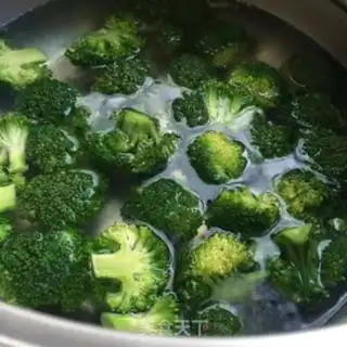 Make Garlic broccoli step 2