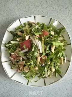 Make A chicken salad with chrysanthemum tomatoes step 9