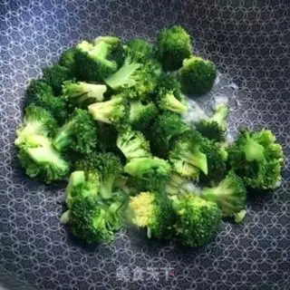 Make Garlic broccoli step 5