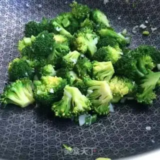 Make Garlic broccoli step 6