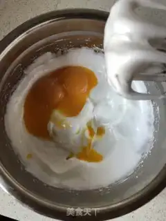 Make Korean strawberry cake step 3