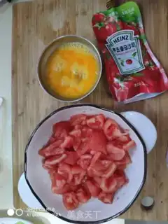 Make Tomato fried eggs step 2