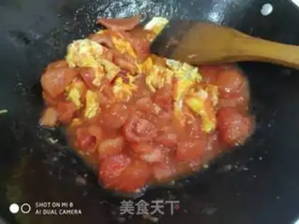 Make Tomato fried eggs step 6