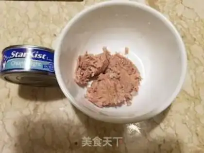 Make Take the fish eggs, sandwich step 1