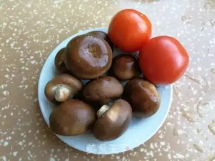 Make Tomato mushroom egg soup step 0