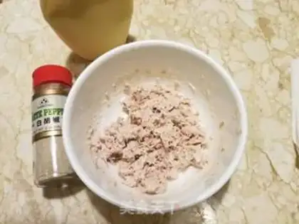 Make Take the fish eggs, sandwich step 2