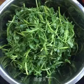 Make Garlic sprouts step 1