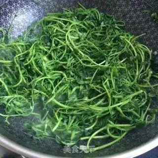 Make Garlic sprouts step 4