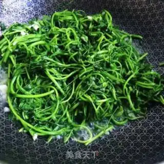 Make Garlic sprouts step 5