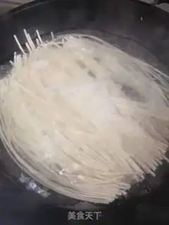 Make Sea-banded chicken noodles step 0