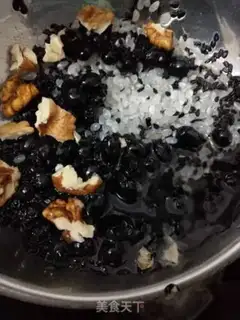 Make walnut sesame soy sauce step 2