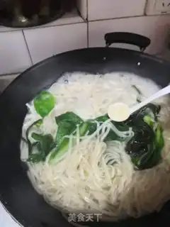 Make Sea-banded chicken noodles step 3