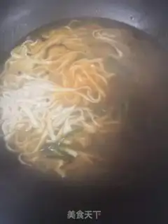 Make Sea-banded chicken noodles step 4