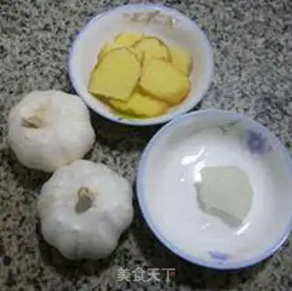 Make Garlic and yellow fish step 1