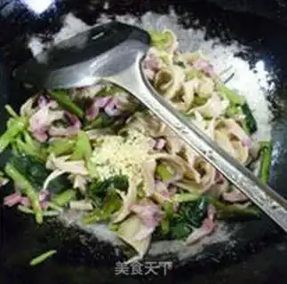 Make Snow gravy, pasta step 7