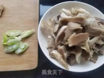 Make Pumpkin chicken leg rice step 2