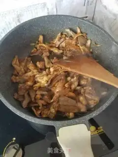 Make Pumpkin chicken leg rice step 4