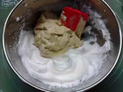 Make Pineapple bonnet cake step 7
