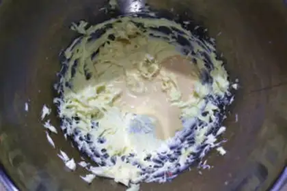 Make Strawberry pretzels step 7