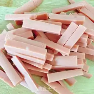 Make Ham sausage fried artemisinin step 1