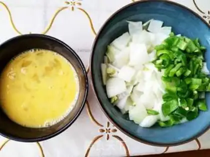 Make Eggs fried onions step 0