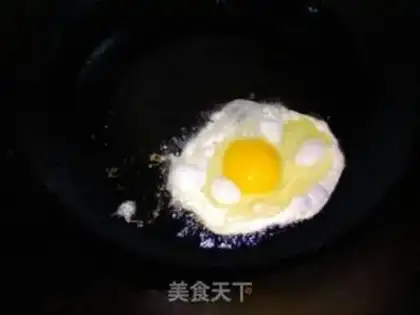 Make Fry eggs step 1