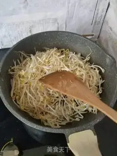 Make Sour green bean sprouts step 4