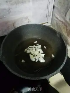 Make Celery fried beans step 1
