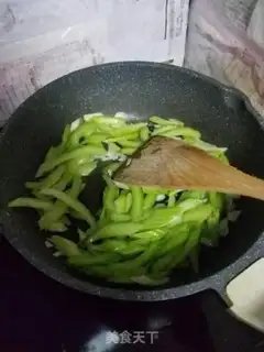 Make Celery fried beans step 2