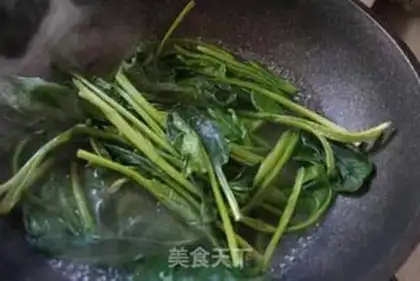 Make Spinach fried eggs step 0