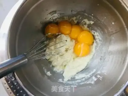 Make Ink cream rolls step 1