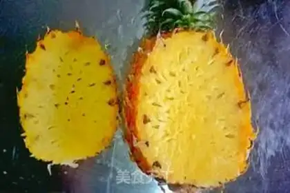 Make Shrimp pineapple rice step 1