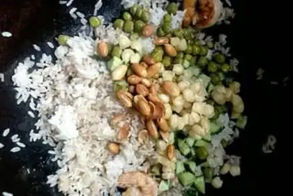 Make Shrimp pineapple rice step 6