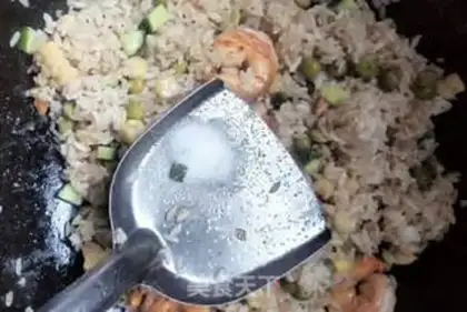 Make Shrimp pineapple rice step 7