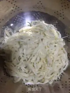 Make Pour a golden pin mushroom step 1