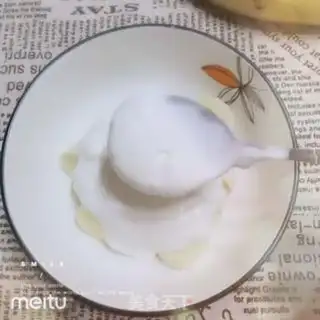Make Banana nuts with yogurt step 2