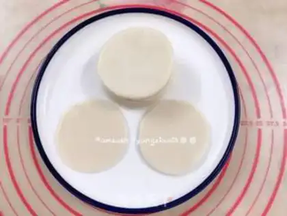 Make Three Spring Rolls step 3