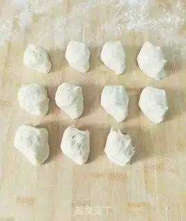 Make Delicious sausage rolls step 2
