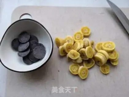 Make Chocolate banana pie step 1